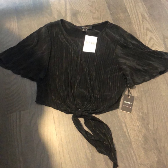 Black crop top - Picture 1 of 2